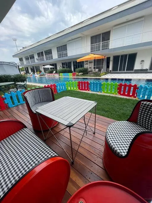 Tema Pool Venezia So Close To Restaurants And Beach Aksu